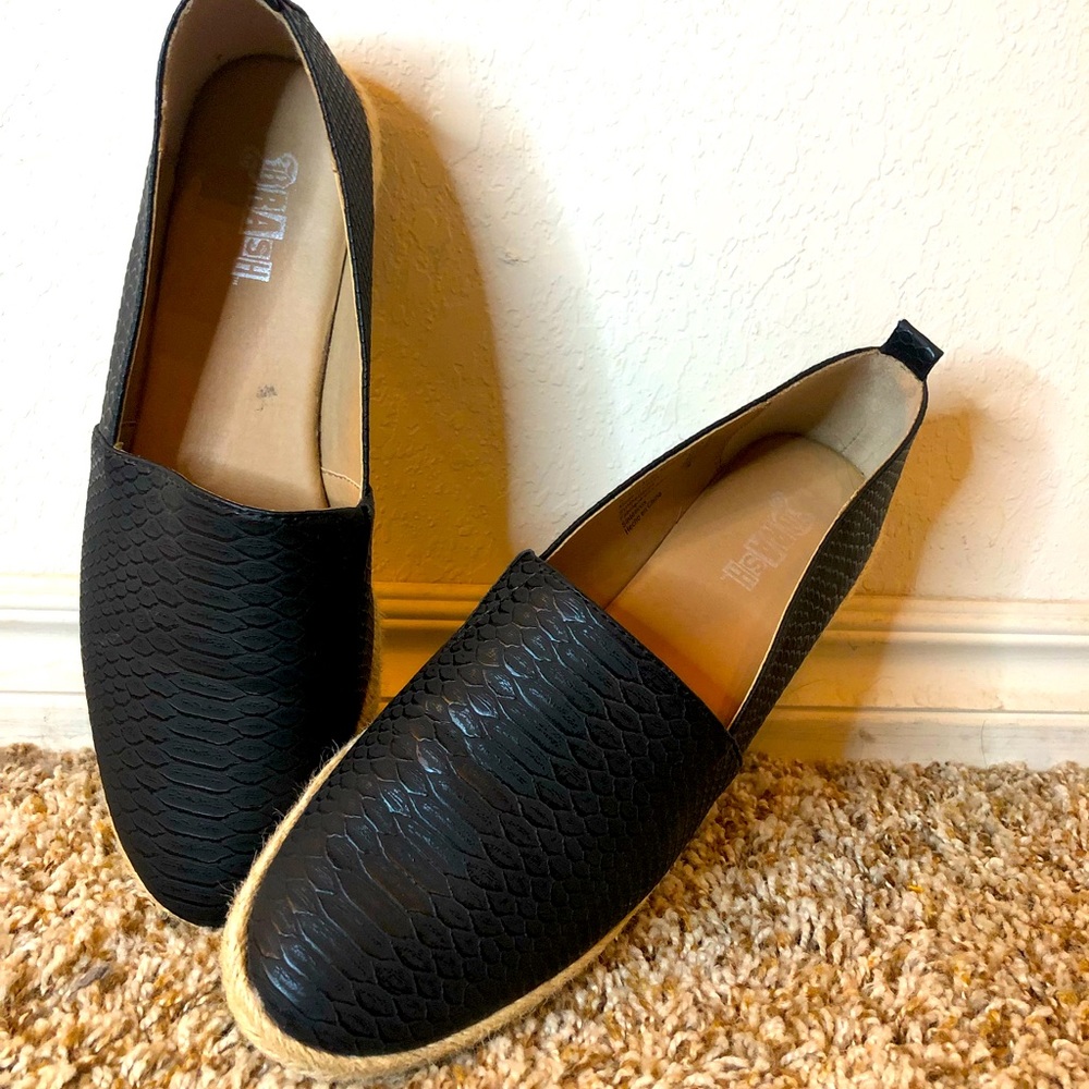 Size 9 black espadrille loafer